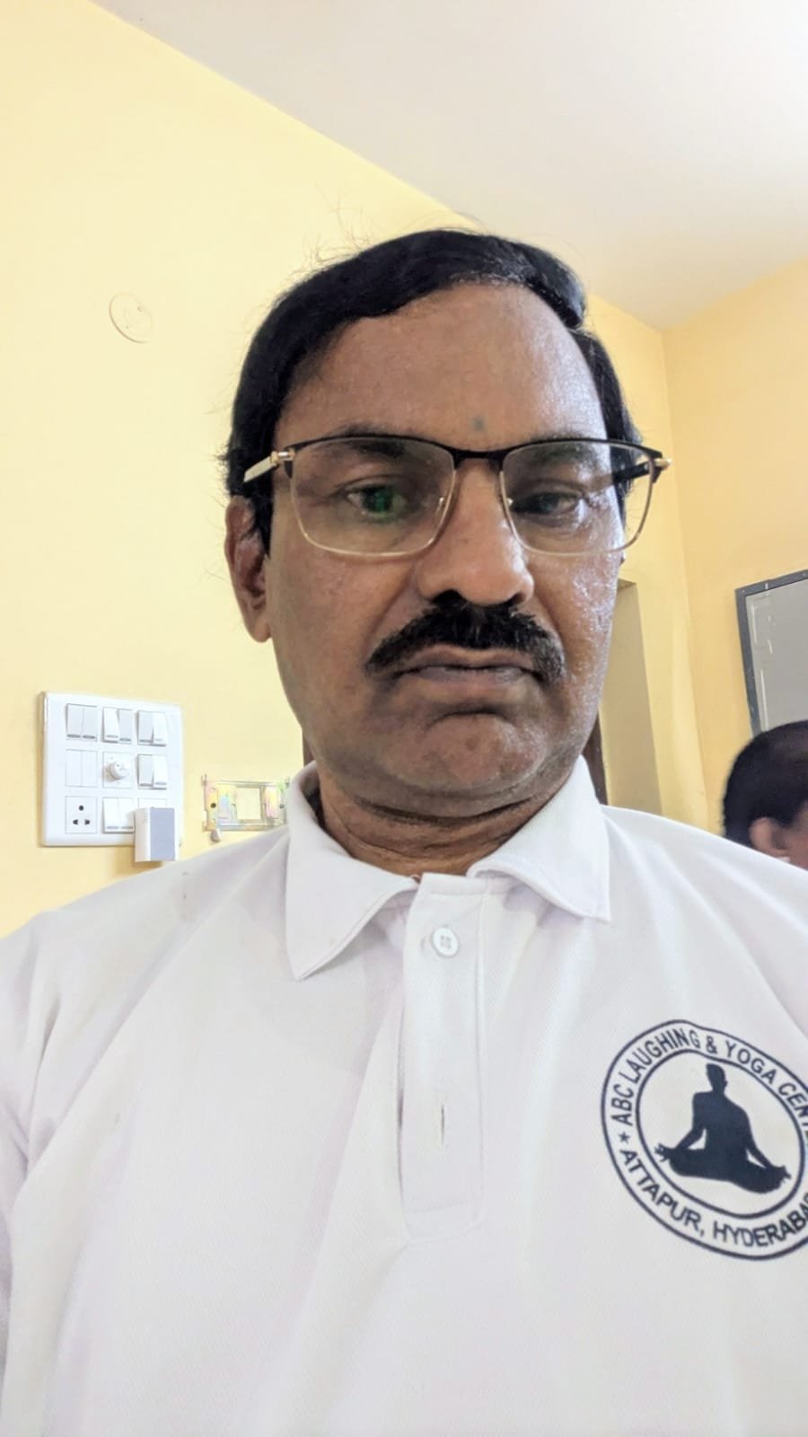 ఓ మనిషి సతి లేని పతి జీవితం వెలుతురు లేని ఇల్లు